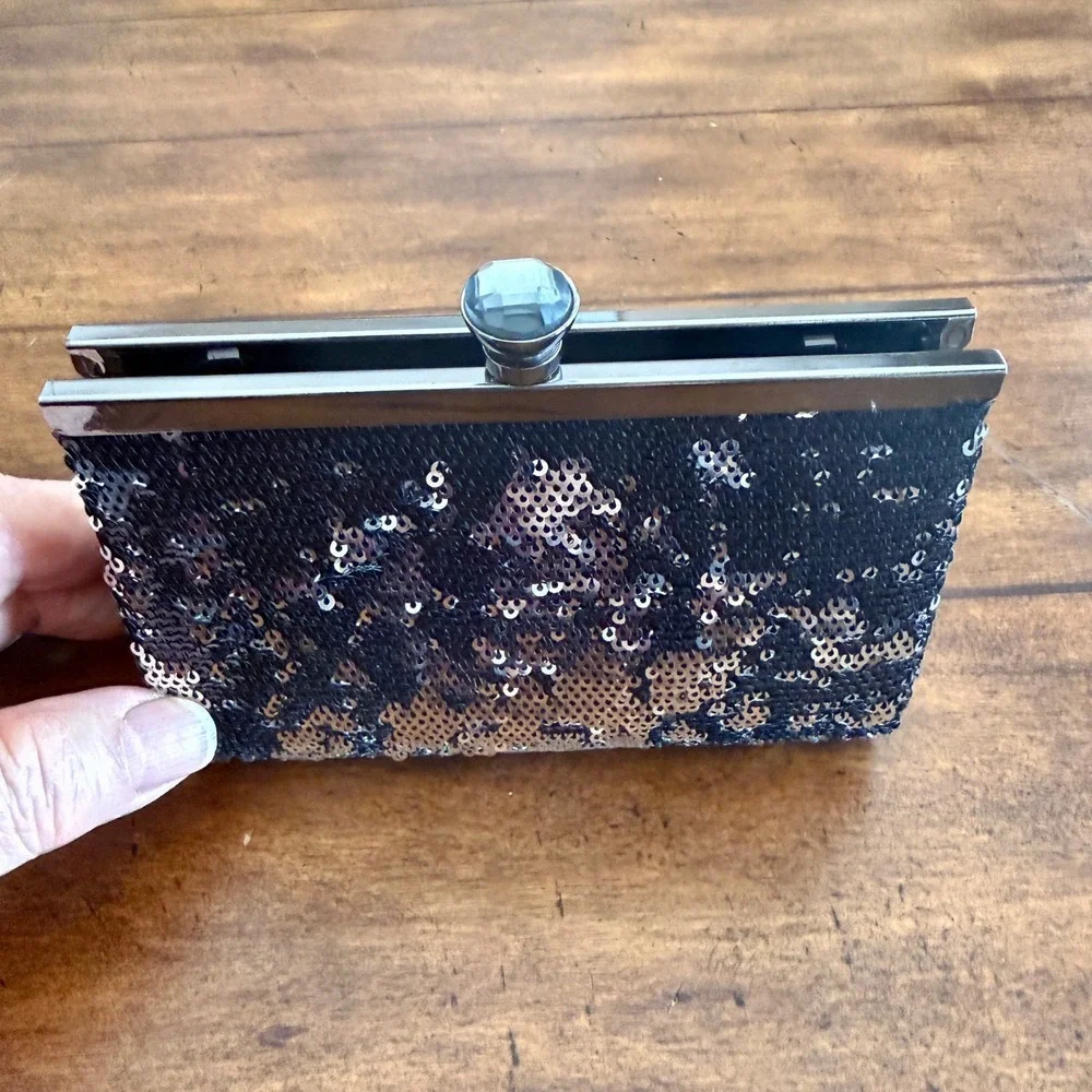 Black Silver‎ Sequin Evening Clutch Bag • Gunmetal Kiss Lock Clasp • Chain Strap
